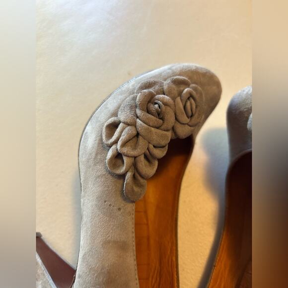 Chie Mihara Kerin 004 Suede Flower Heel Grey - Picture 8 of 9